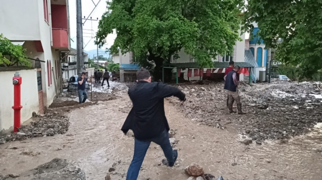 Bursa'da sağanak sele dönüştü: 5 kişi hayatını kaybetti, 1 kişi aranıyor
